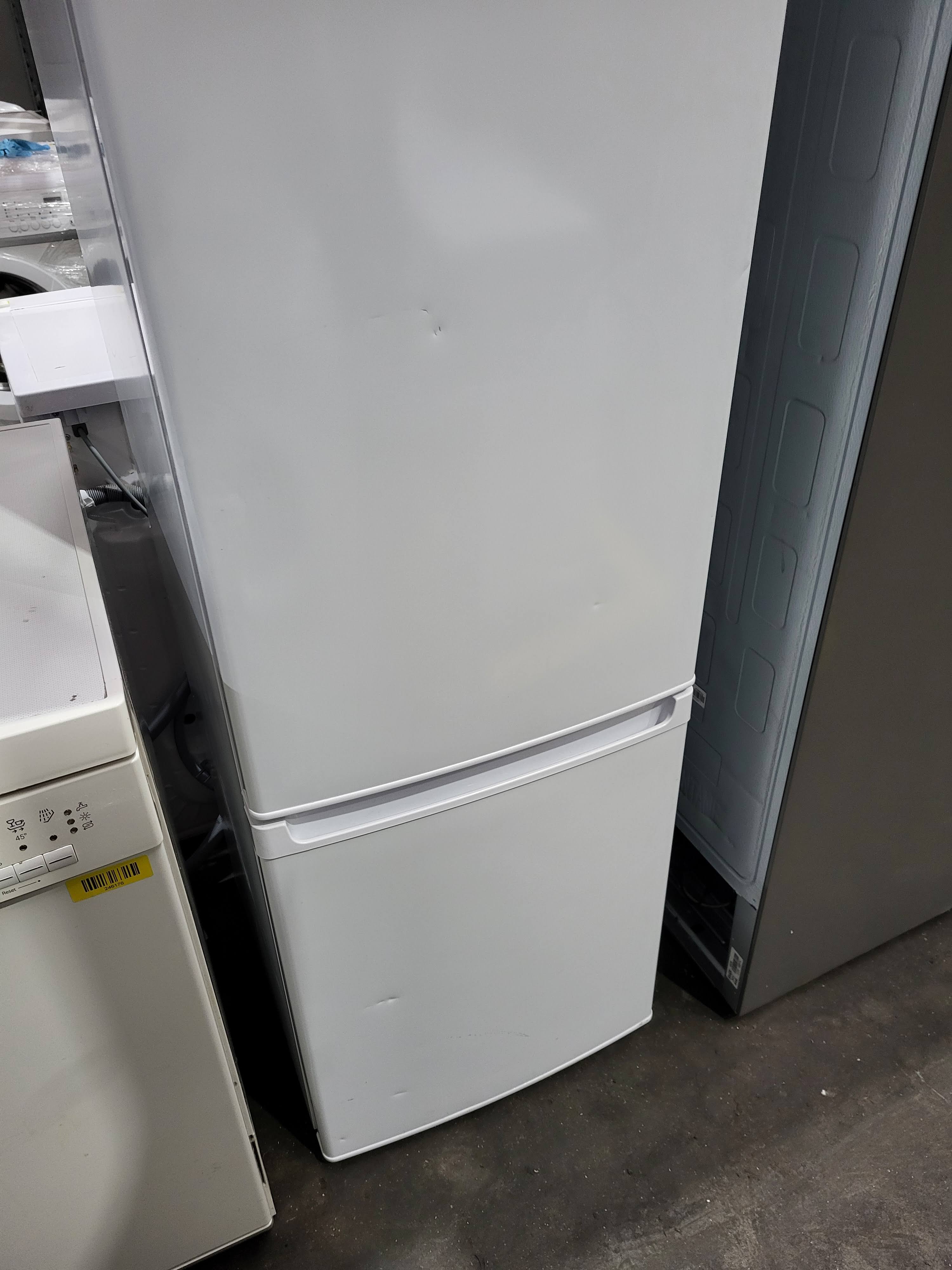 Logik L50BW23 60/40 Fridge Freezer - White